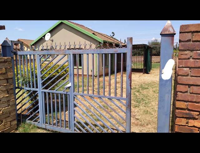 3 BEDROOM FREESTANDING FOR SALE IN SOSHANGUVE XX